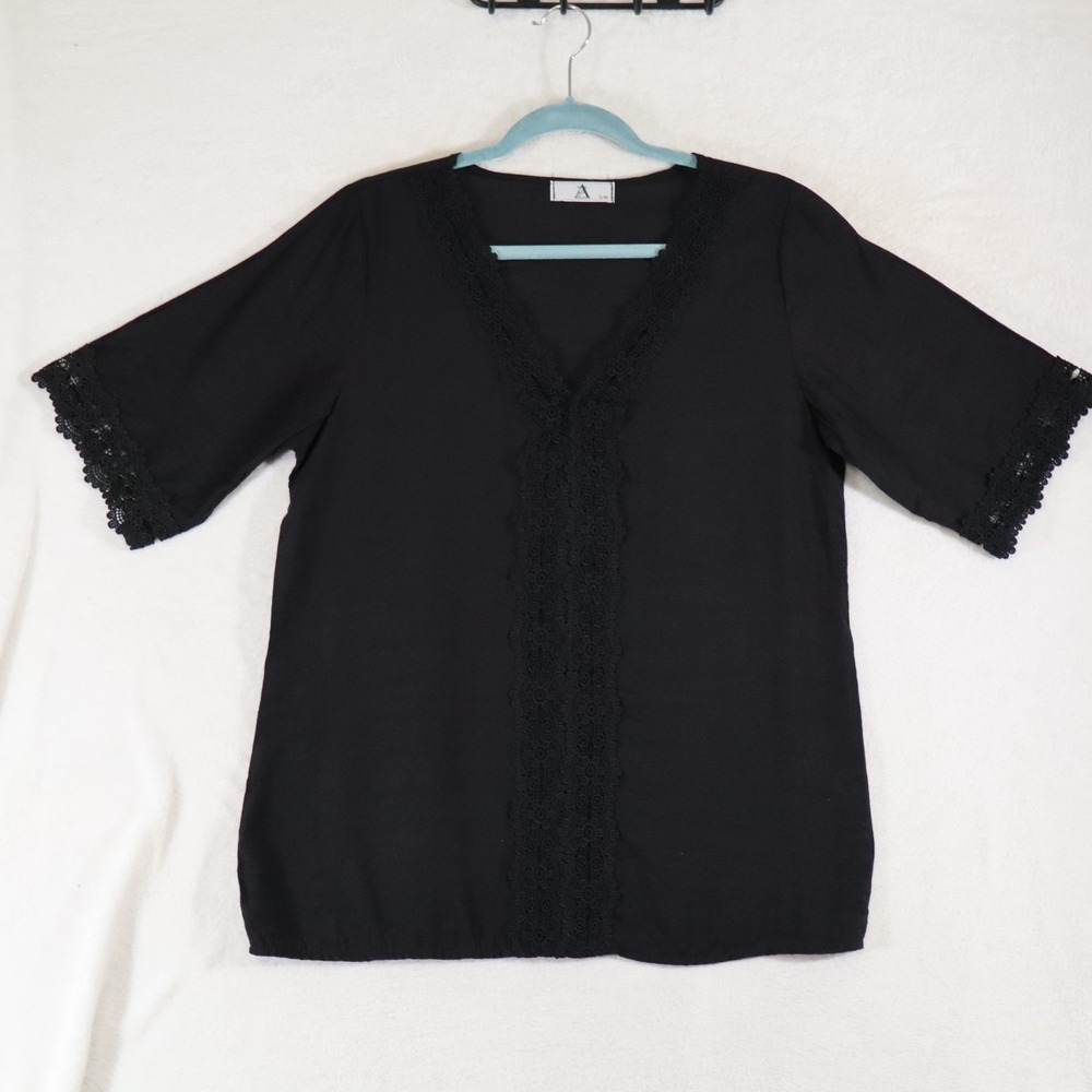 Womens S/M Black Viscose Lace Trim V-Neck Blouse Half Sleeve Crochet Top